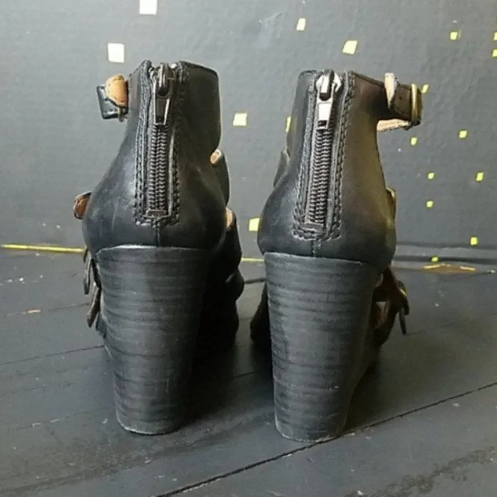 Lucky Brand Leather Gladiator Sandals